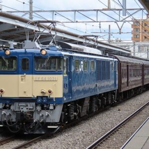 やはり撮り鉄は犯罪者の集まりだった！快速「越後湯沢駅100周年記念号」運行で線路内侵入＆EF64に落書き・区名札盗難！