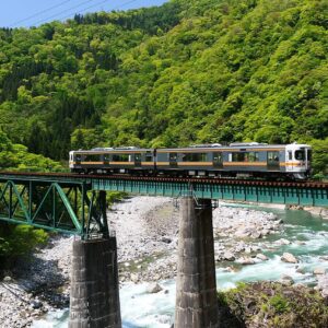 高山本線の杉原駅～猪谷駅間で当面運転見合わせ。23日からバス代行輸送に