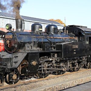 やはり撮り鉄は障害者の集まりだった！真岡鐵道のSL回送で線路内立ち入り＆投光器・ハイビーム照射の危険行為に及んでしまう…