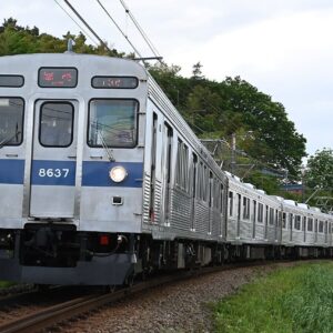 【これが本当のクソ野郎】東急8500系復活運転で撮り鉄が撮影地で野糞、他の撮影者が被害に…